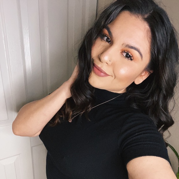 Meet your Posher, Vivian - Picture 3 of 4